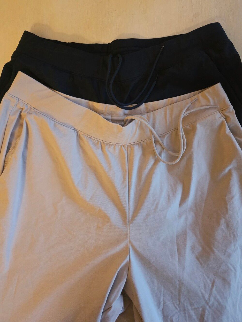 Two pairs Uniqlo Ultra AIRsim Jogger Pants Tan Navy Stretch Cool Lightweight L - Picture 9 of 13